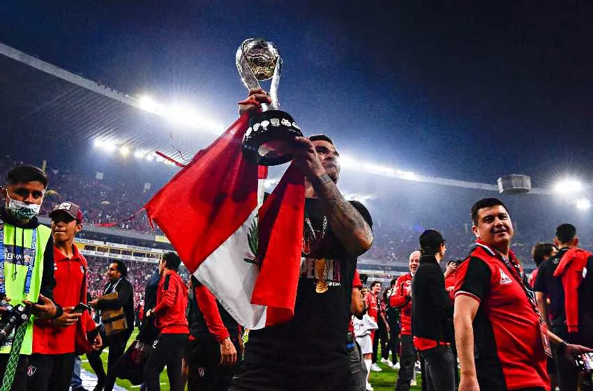 IMAGO 7 Santamaría en festejos tras el título