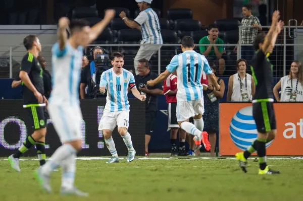 MEXSPORT Argentina celebra anotación frente a México