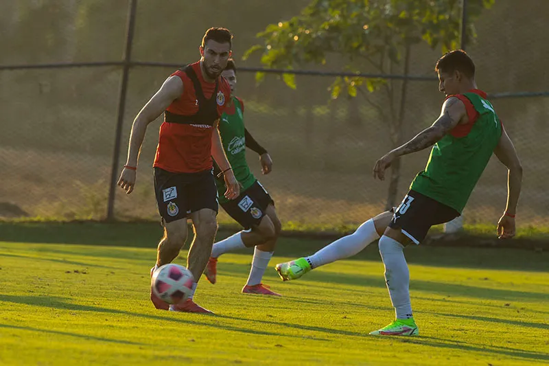 Mayorga y Cisneros en la pretemporada de Chivas