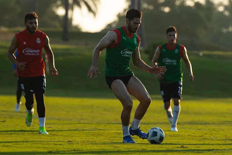 Pollo Briseño en la pretemporada de Chivas