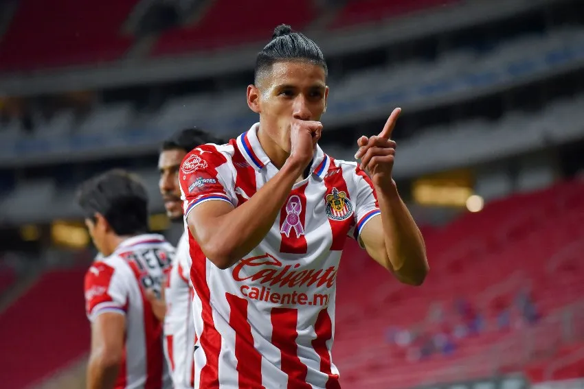 IMAGO7 Antuna en un partido de Chivas