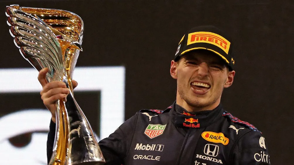AP Max Verstappen celebrando campeonato de la Fórmula 1