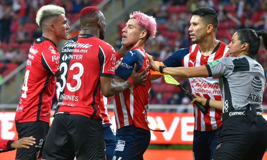 Chicote en encuentro con jugadores de Atlas