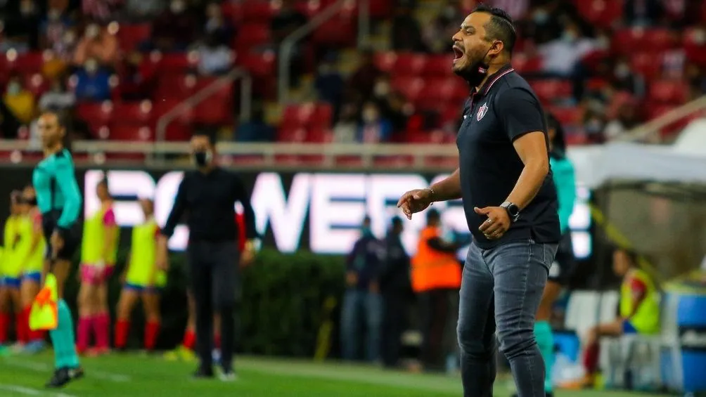 Samayoa dejó de ser DT del Atlas