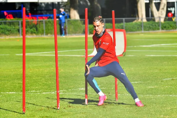 IMAGO7 Chicote Calderón en entrenamiento con Chivas