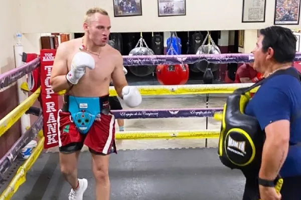 Julio César Chávez Jr. entrena en el ring