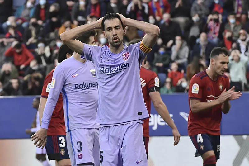 AP Busquets lamenta una acción en un duelo del Barcelona