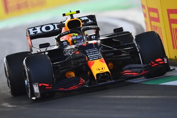 Sergio 'Checo' Pérez en acción con la escudería Red Bull