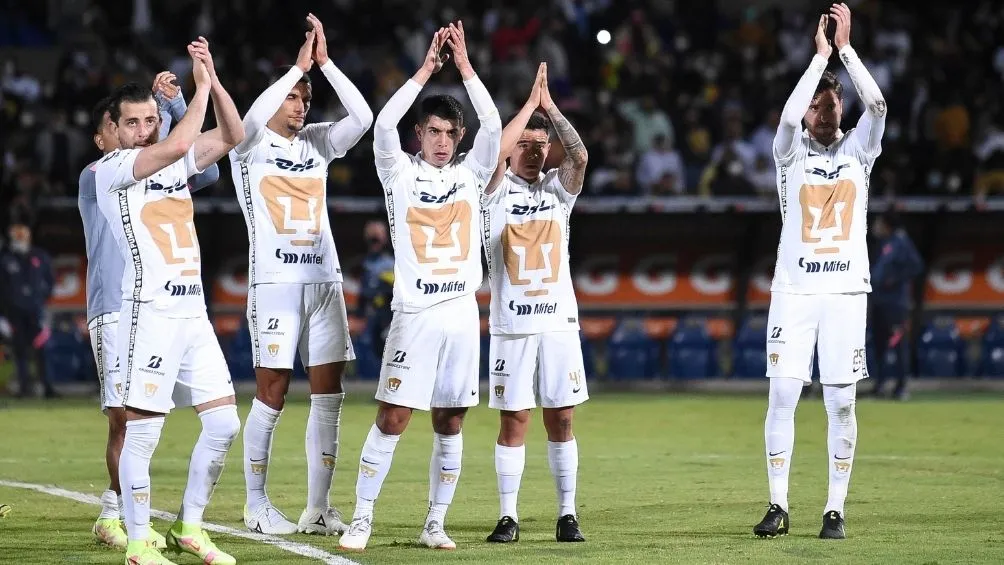Jugadores de Pumas durante un partido
