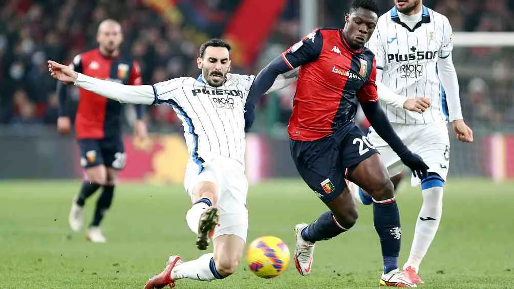 AP Ekuban y Zappacosta peleando el balon