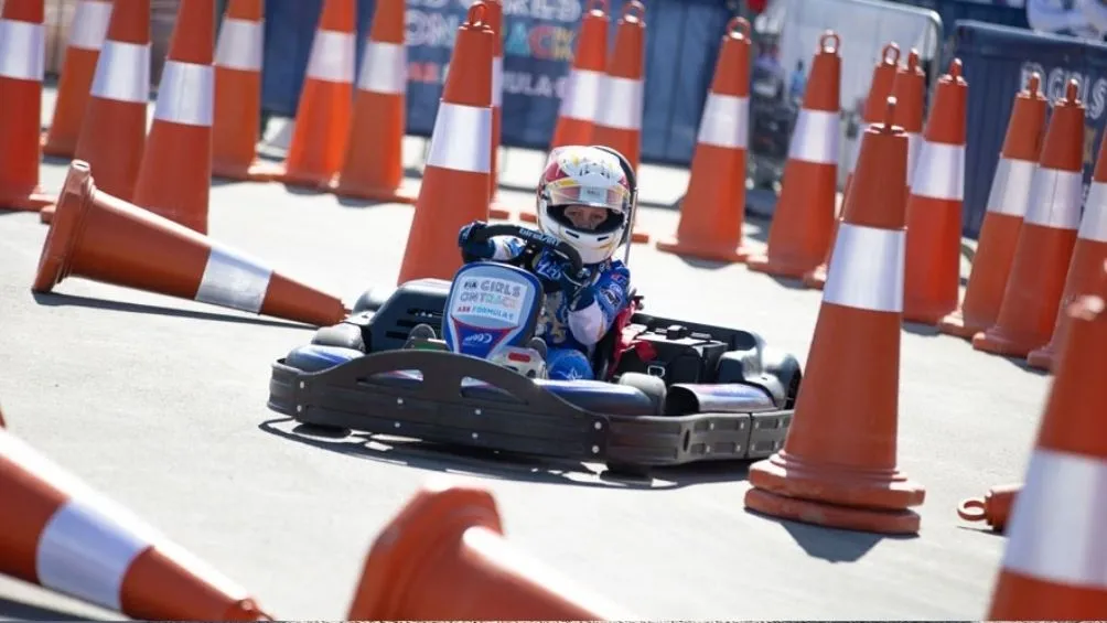 Automóvil de la FE durante prueba de manejo