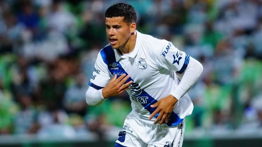 IMAGO7 Maxi Araujo en partido con el Puebla