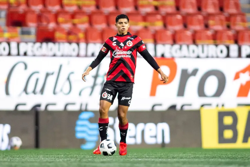 Víctor Guzmán en un partido de los Xolos de Tijuana