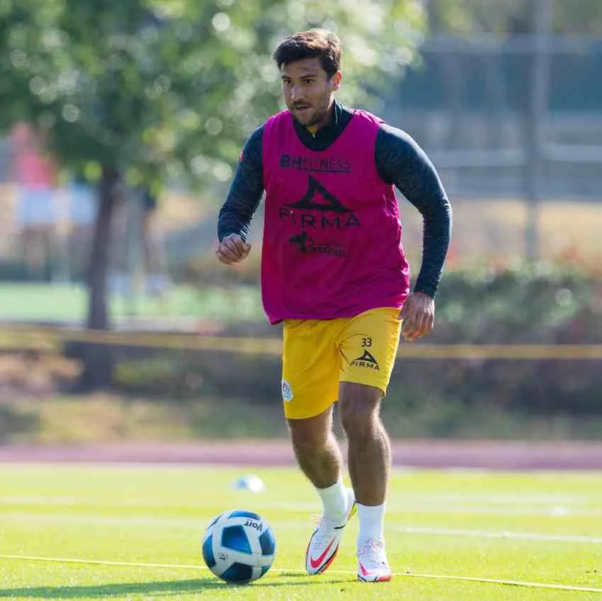 Iniestra entrenando con San Luis