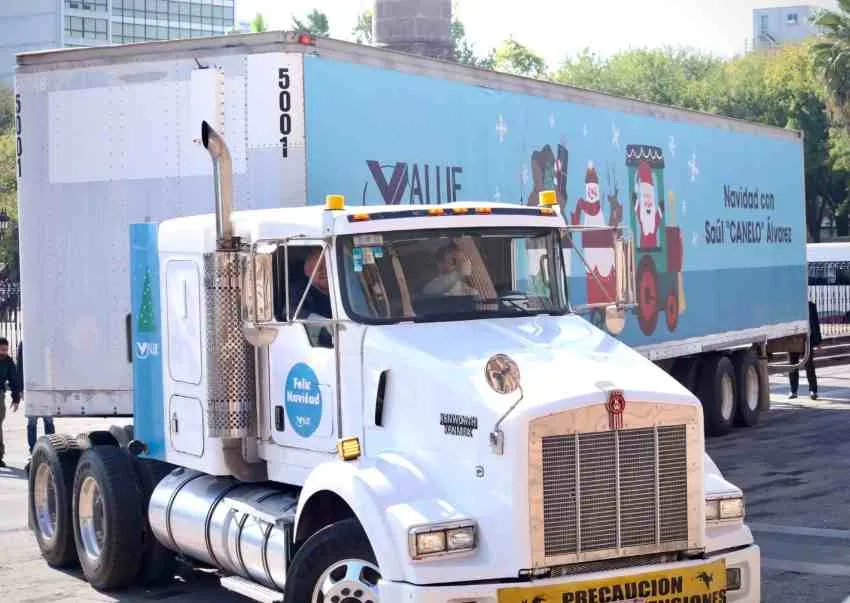 FACEBOOK: Samuel García Canelo llegó majenando el trailer