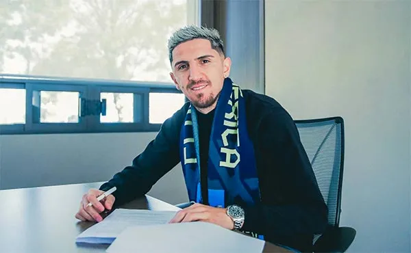 El exjugador de Santos al firmar contrato