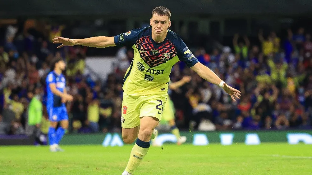 Federico Viñas festejando gol con América en la Liga MX