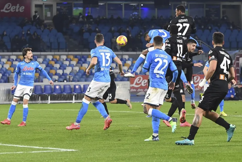 Momento del autogol del Napoli