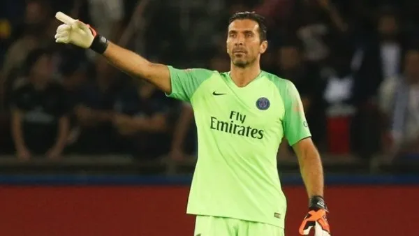 Buffon en su paso por el PSG