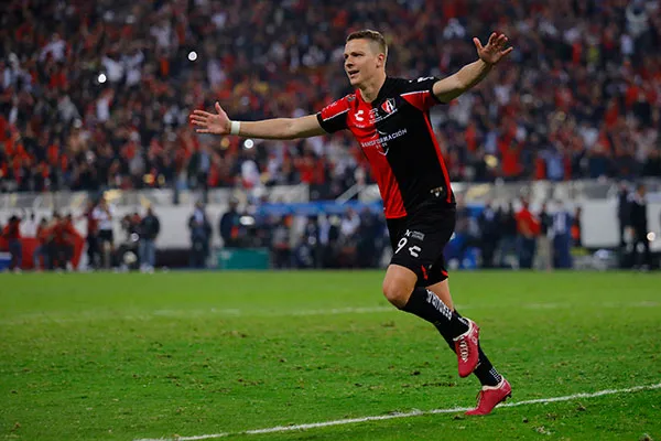 El atacante tras anotar su penalti