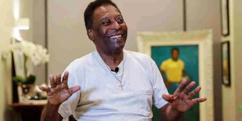 Pelé en su cada en entrevista