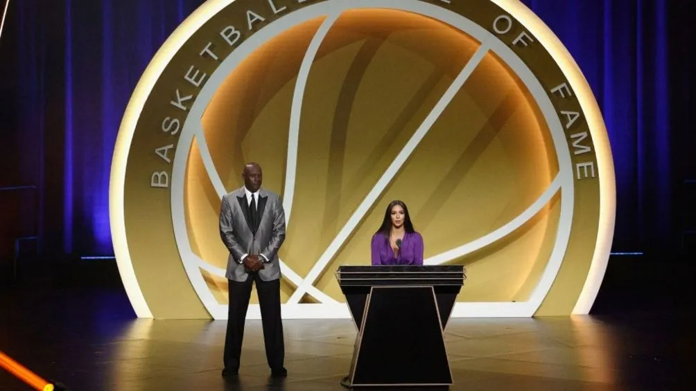 Kobe Bryant inducido a Salón de la Fama