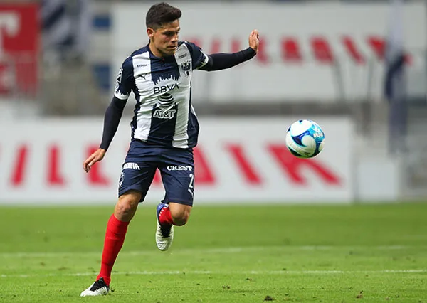 El mediocampista en partido con Rayados