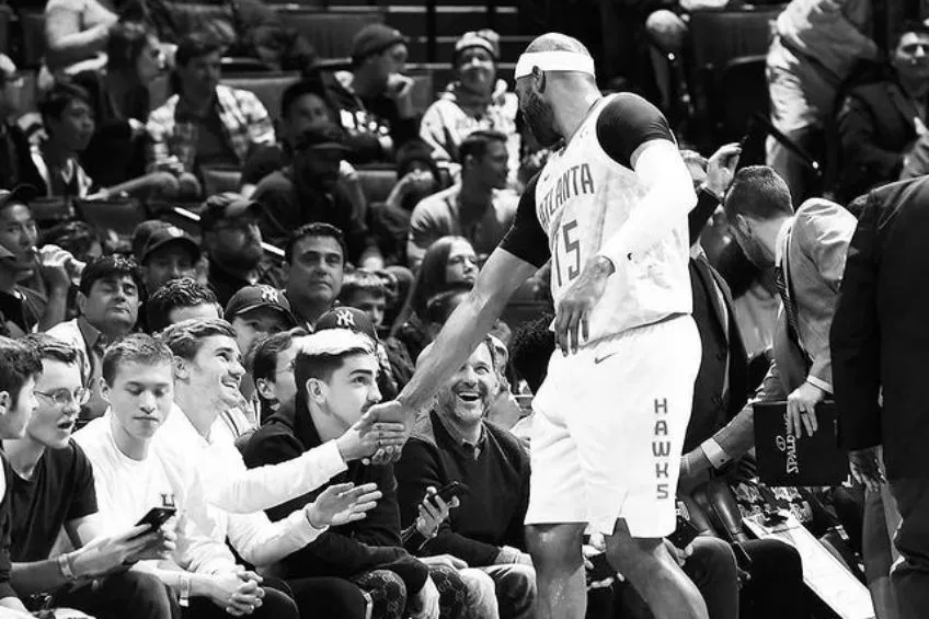 Instagram: @antogriezmann Griezmann presenciando un partido de Atlanta Hawks