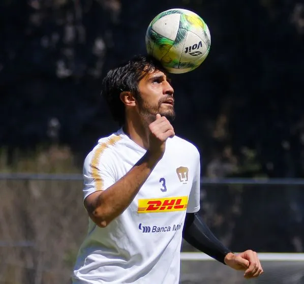 Alejandro Arribas en práctica con Pumas