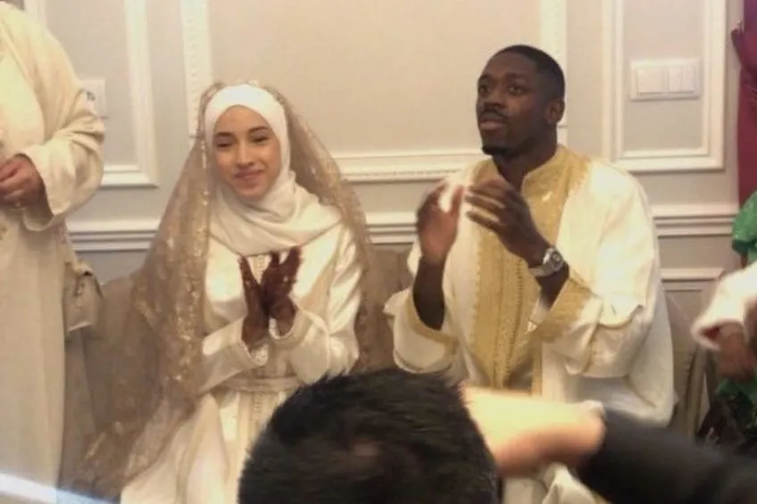 Dembelé durante la ceremonia de su boda
