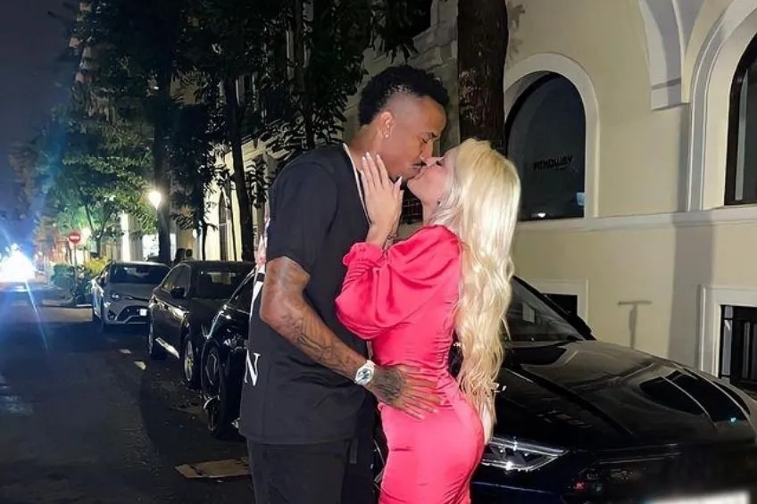 Eder Militao con su pareja Karoline Lima