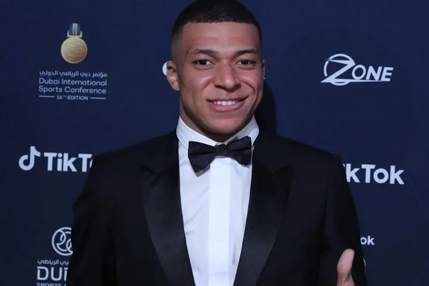 Mbappé llegando a los Globe Soccer Awards
