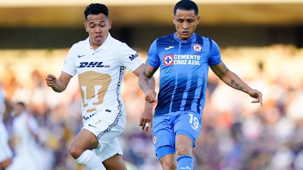 IMAGO7 Yotún enfrentando a Pumas