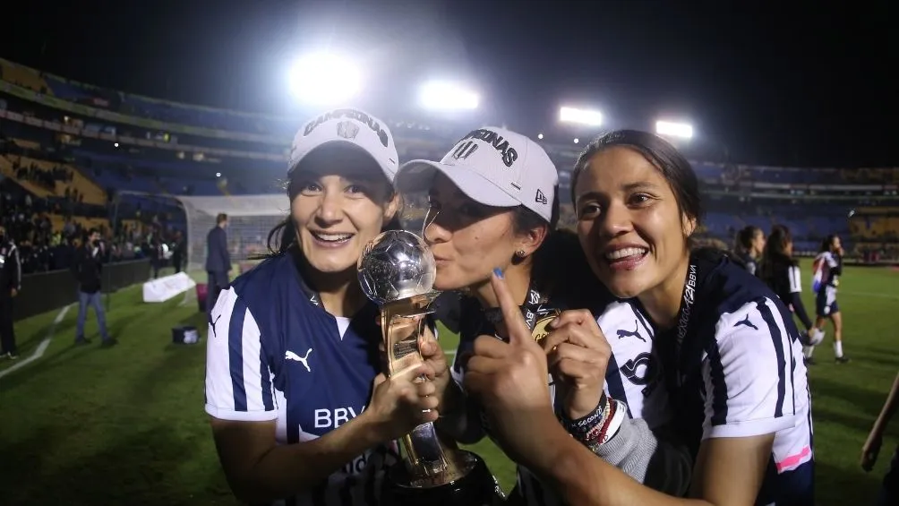 IMAGO7 Eva Espejo con Rayadas