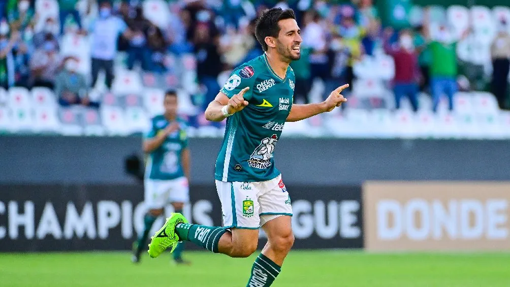 IMAGO7 Fernando Navarro festejando gol con León en la Liga MX