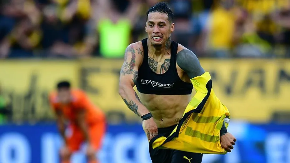 Jesús Trindade festejando gol con Peñarol en Uruguay