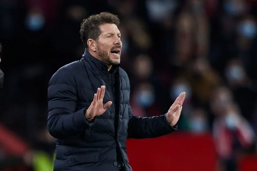 Diego Simeone dando instrucciones