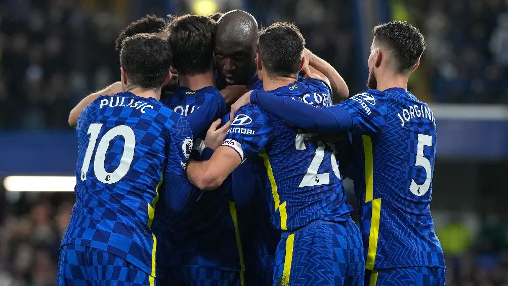 Chelsea festejando gol en partido de la Premier League