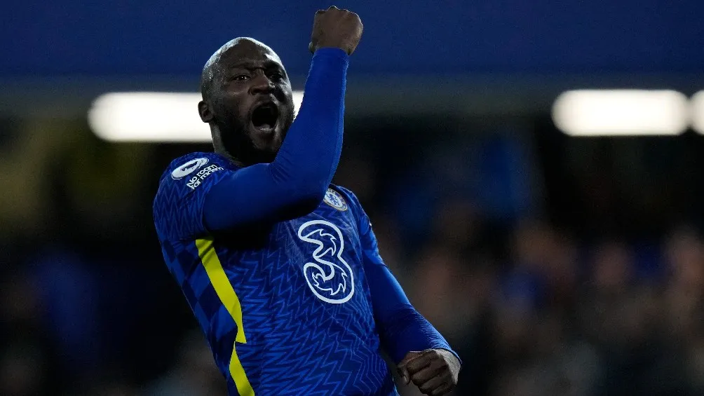 Romelu Lukaku festejando gol con el Chelsea en la Premier League