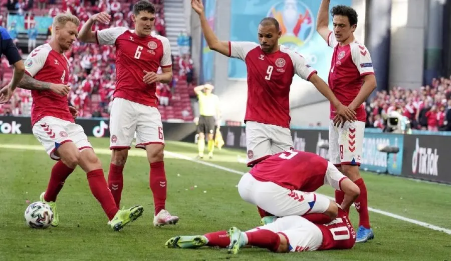 EFE El desvanecimiento del danés durante la Eurocopa