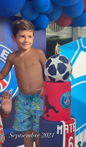 Festejando el cumpleaños de Mateo, con decoración del PSG
