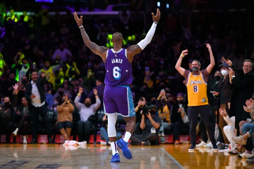 LeBron James en el juego entre Lakers y Portland