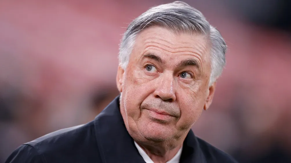 Carlo Ancelotti dirigiendo al Real Madrid en partido de LaLiga