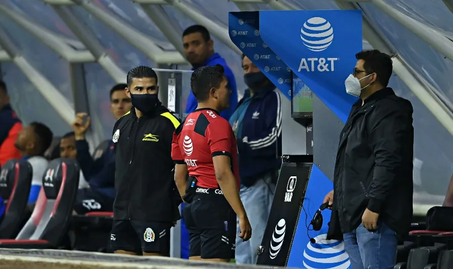 El Cantante revisa el VAR