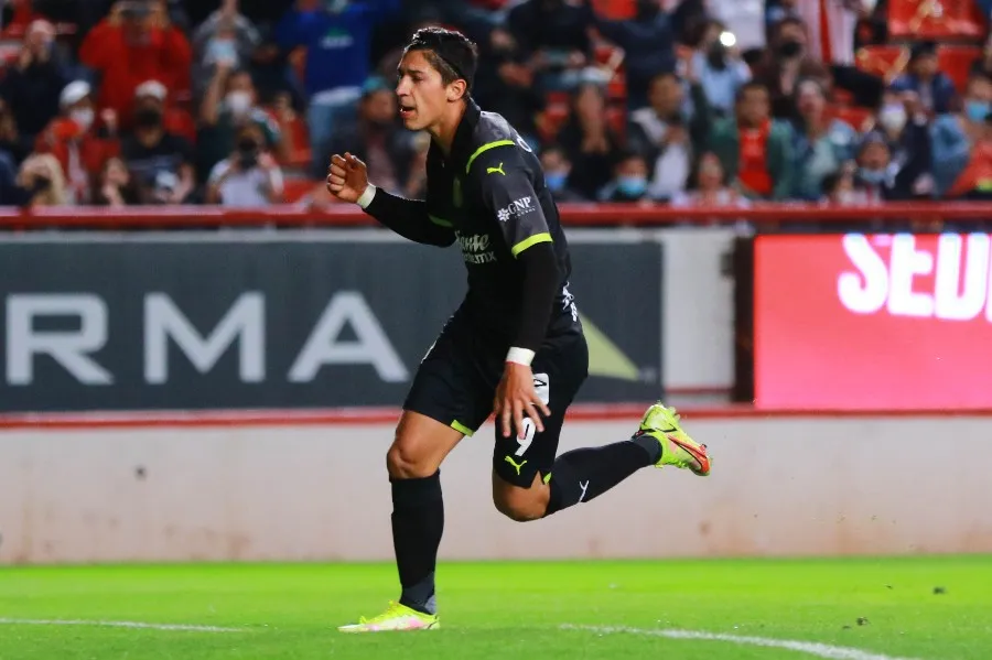 IMAGO7 Ángel Zaldívar festejando un gol con Chivas