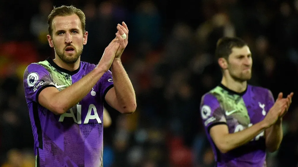 AP Harry Kane festejando victoria del Tottenham en la Premier League