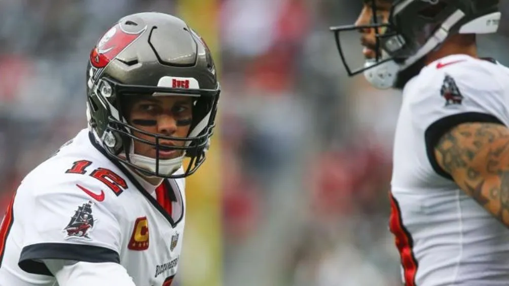 Brady y Evans festejan una jugada