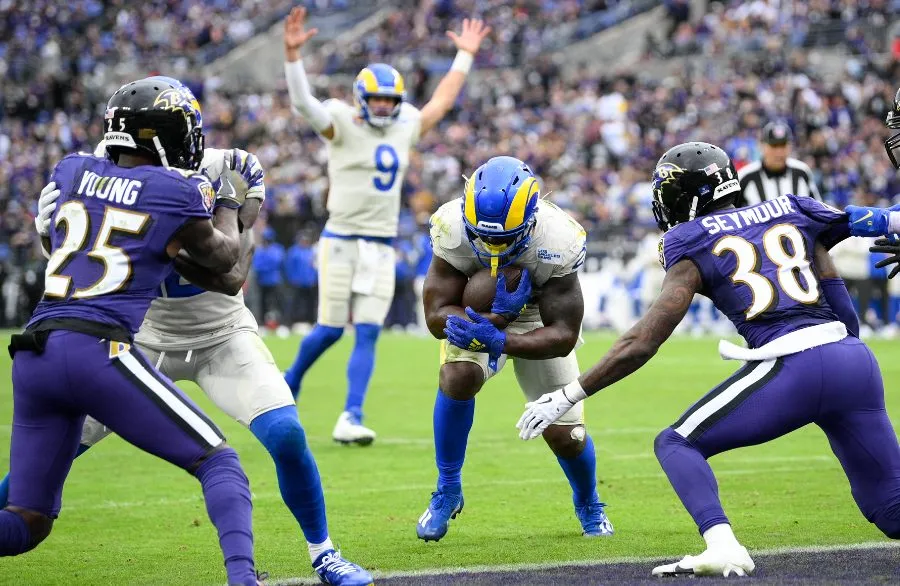 Jugadores de Rams celebran anotación