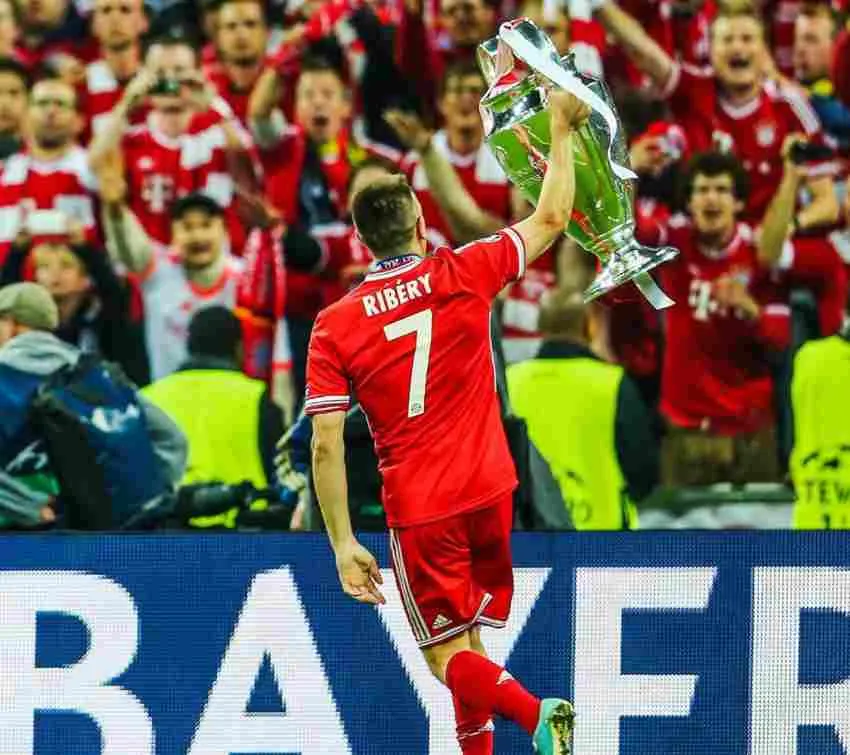 Ribéry alzando la Champions League en 2013