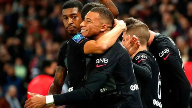 Kylian Mbappé festeja un gol ante el PSG